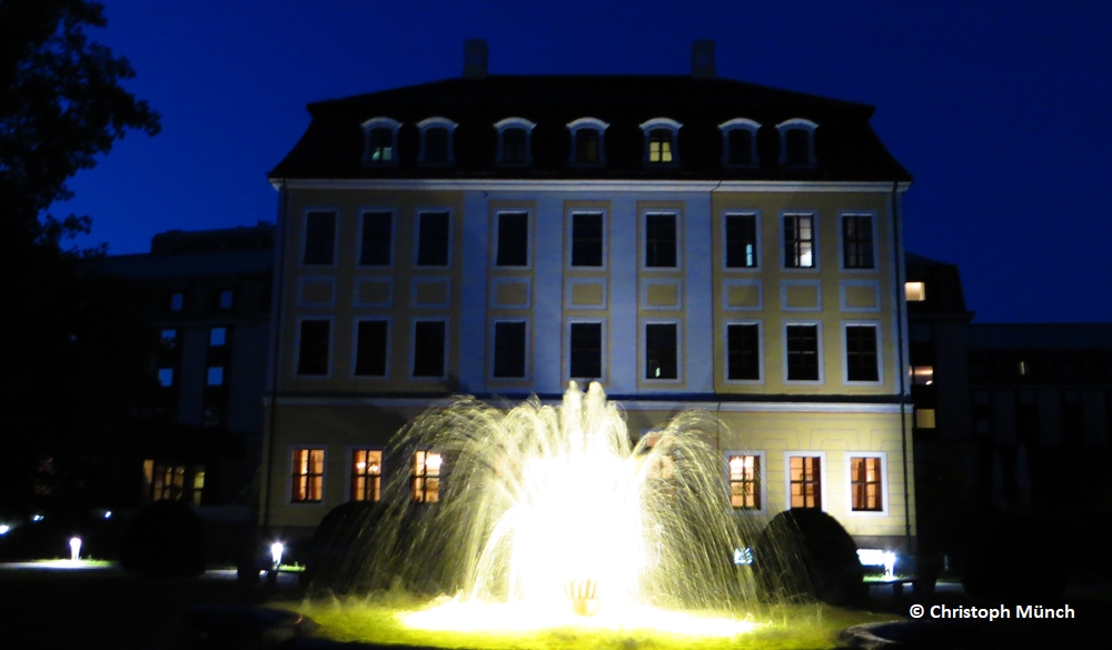 Barockes Kanzleihaus des Hotels Bilderberg Bellevue abends ©Christoph-Muench
